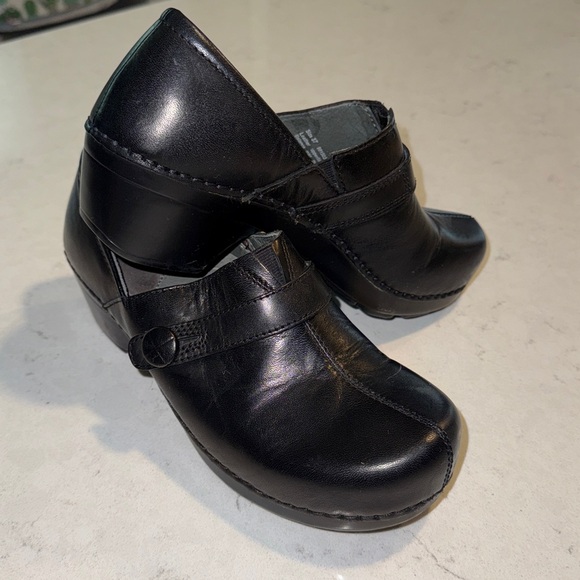Dansko Womens Size 37 EU 6.5/7 USSolstice Slip On Shoes Clogs Heel Black Leather - Picture 1 of 8